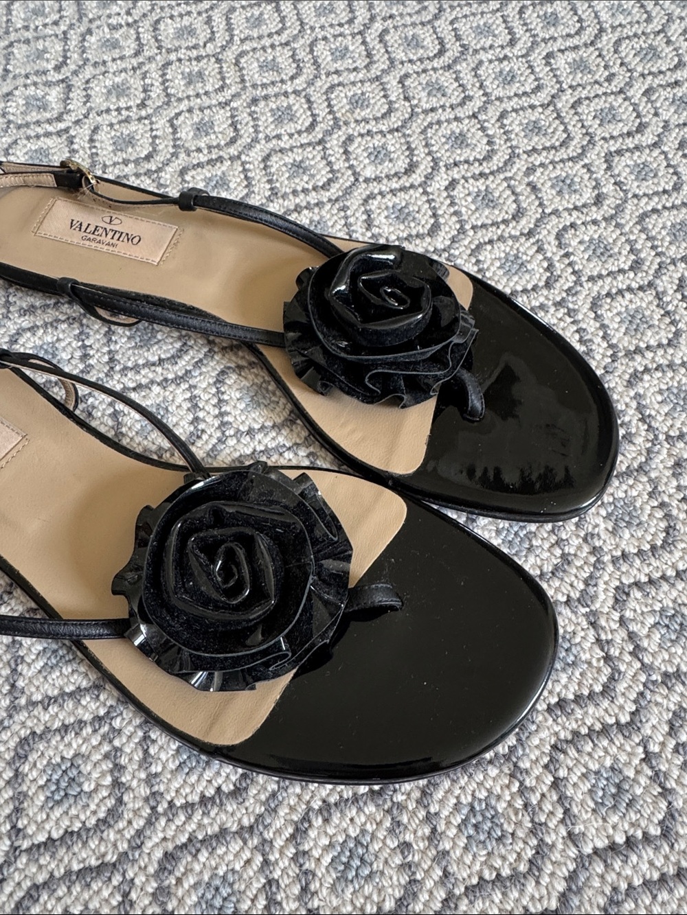 Valentino Black Patent Leather Rosette Applique Slingback Thong Sandals - Picture 3 of 5